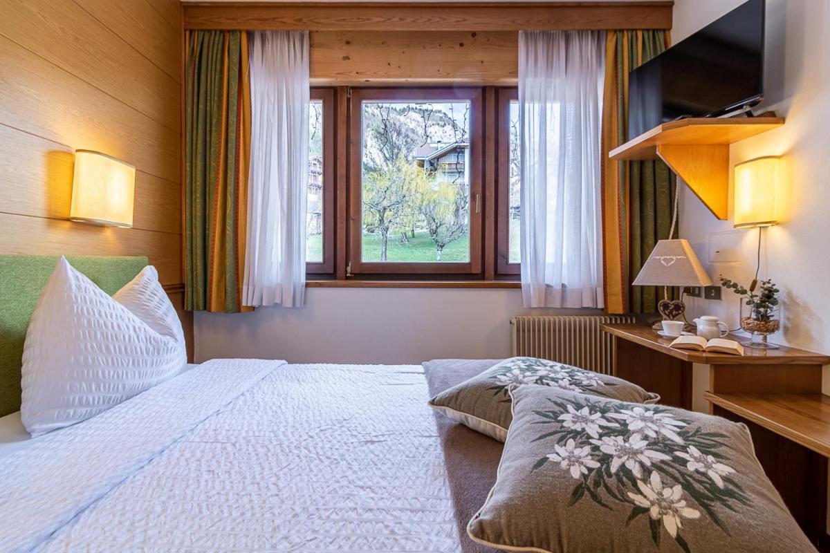 Hotel Arcobaleno Фай-делла-Паганелла Екстер'єр фото